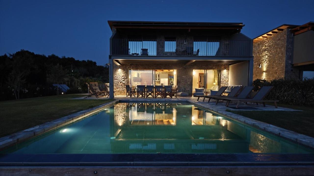 Real Life Homes Luxurious Seafront Villas Each With Their Own Private Pools Korakokhórion Dış mekan fotoğraf