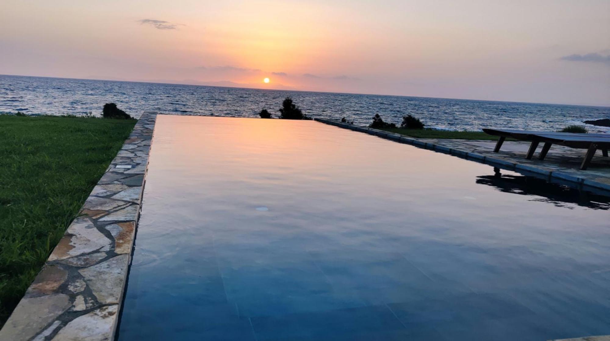 Real Life Homes Luxurious Seafront Villas Each With Their Own Private Pools Korakokhórion Dış mekan fotoğraf