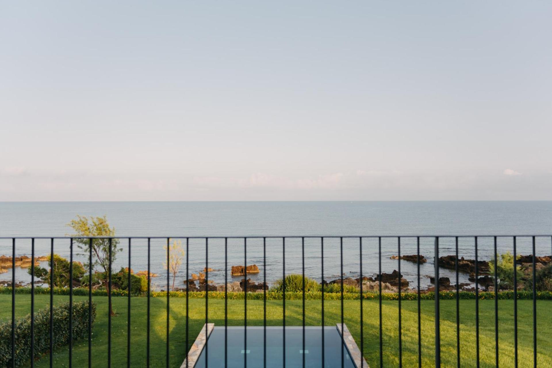 Real Life Homes Luxurious Seafront Villas Each With Their Own Private Pools Korakokhórion Dış mekan fotoğraf