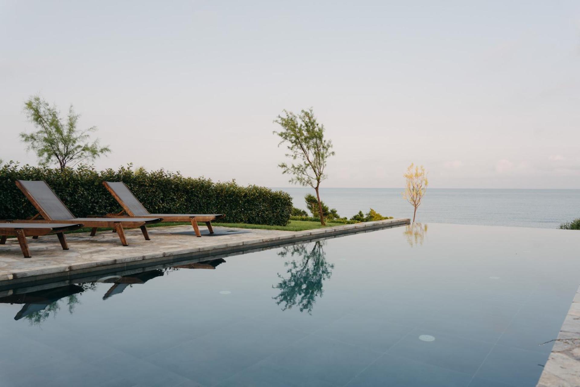 Real Life Homes Luxurious Seafront Villas Each With Their Own Private Pools Korakokhórion Dış mekan fotoğraf